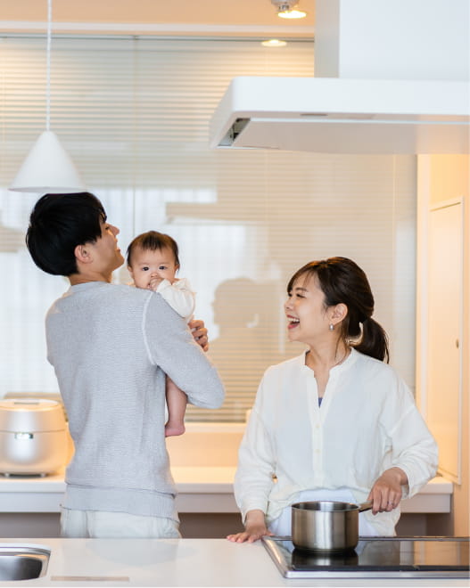 笑顔の3人家族